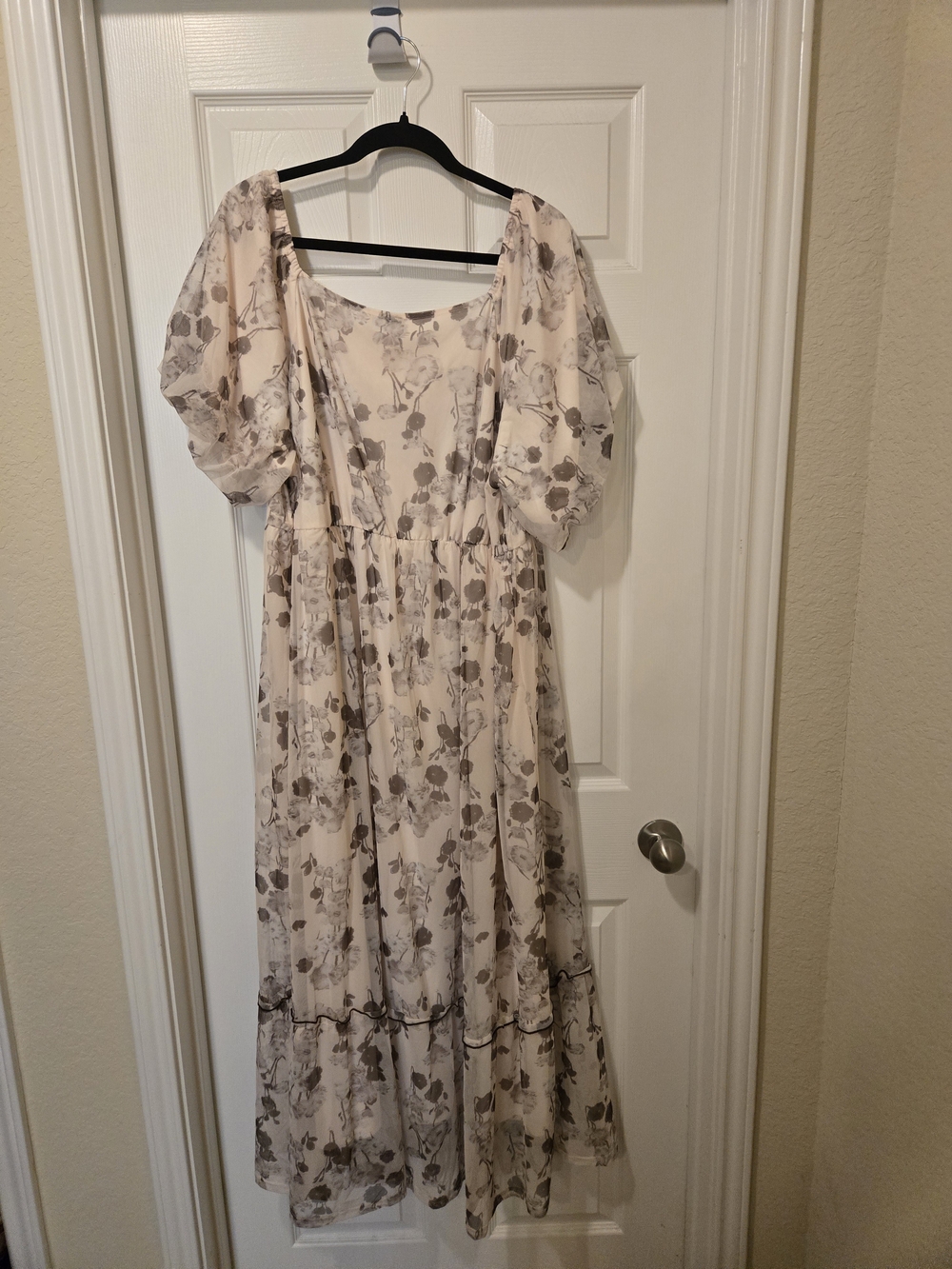 Polagram Beige Floral Puff-Sleeve Maxi Dress - Picture 13 of 15